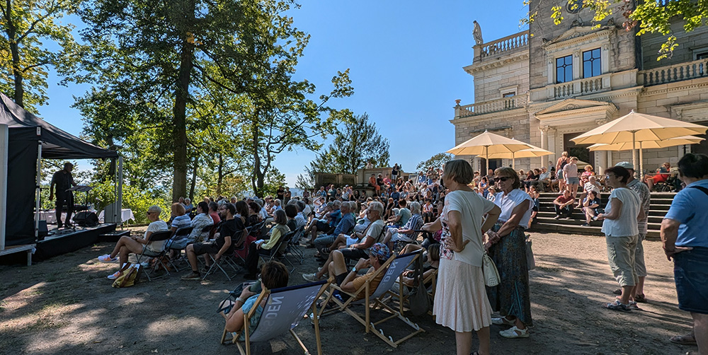 DRESDEN erLESEN 2024 - Aussenbereich Lesungen musik